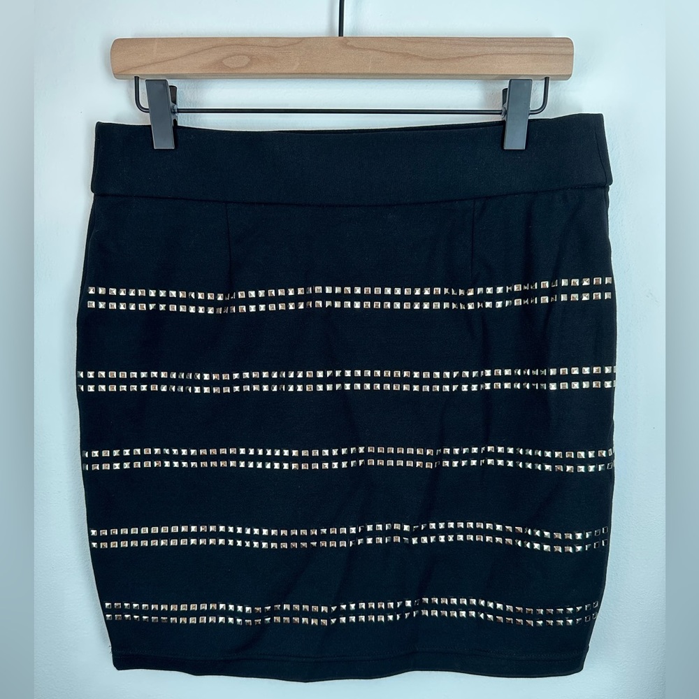 INC INTERNATIONAL CONCEPTS Black Stretch Silver Studded Mini Skirt | Size 8 - Picture 3 of 8